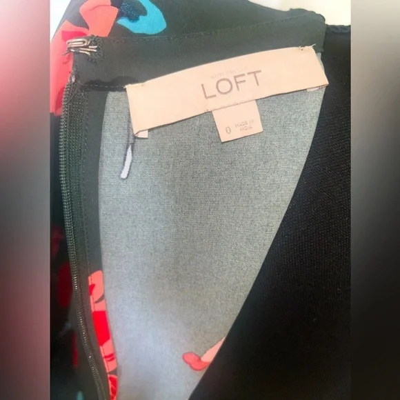 NWOT Loft Floral Ruffle Trim Shirtdress. Size: 0 Smart style - Picture 7 of 8